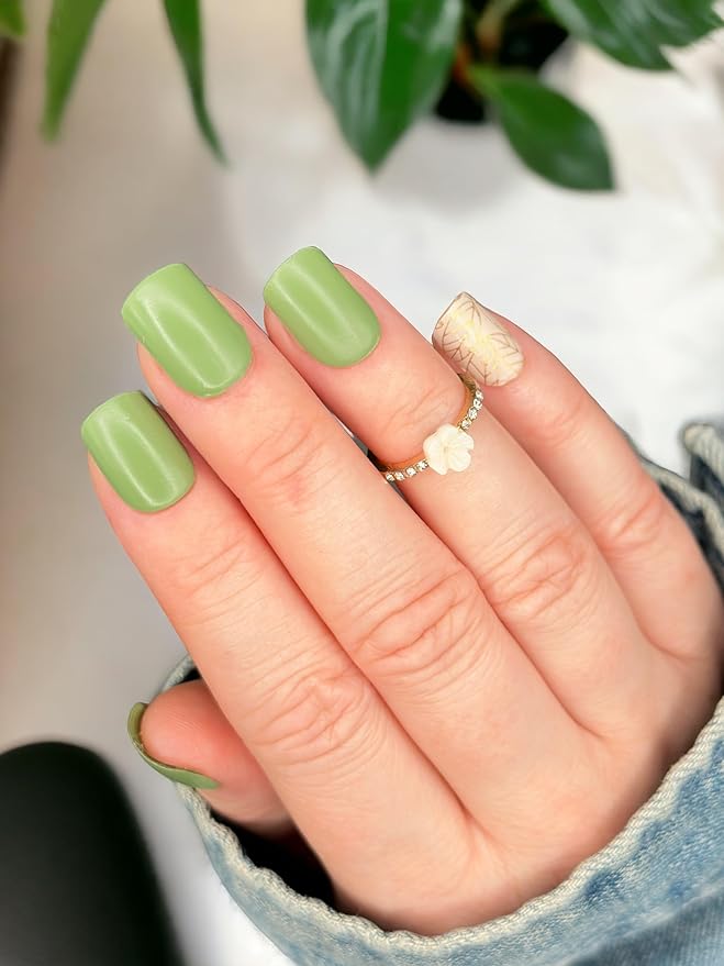| 20 Exquisite Gel Nail Polish Strips w/Application Accessories - No UV/LED Lamp Required (Gold Foil Leaves & Green)